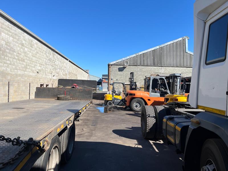 To Let Commercial Property for Rent in Montague Gardens Western Cape